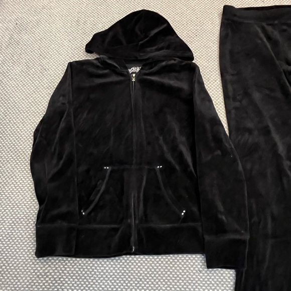 Matching Set - Picture 2 of 6